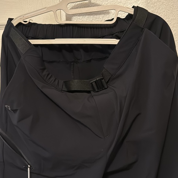 On • WOMEN - APPAREL - Trek Pants - Picture 4 of 6